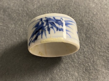 A Chinese blue and white covered tea caddy, Kangxi
